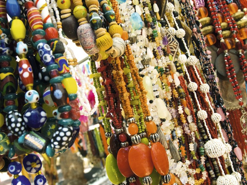 Hippiemarkt Ibiza kralen Yogavakantie