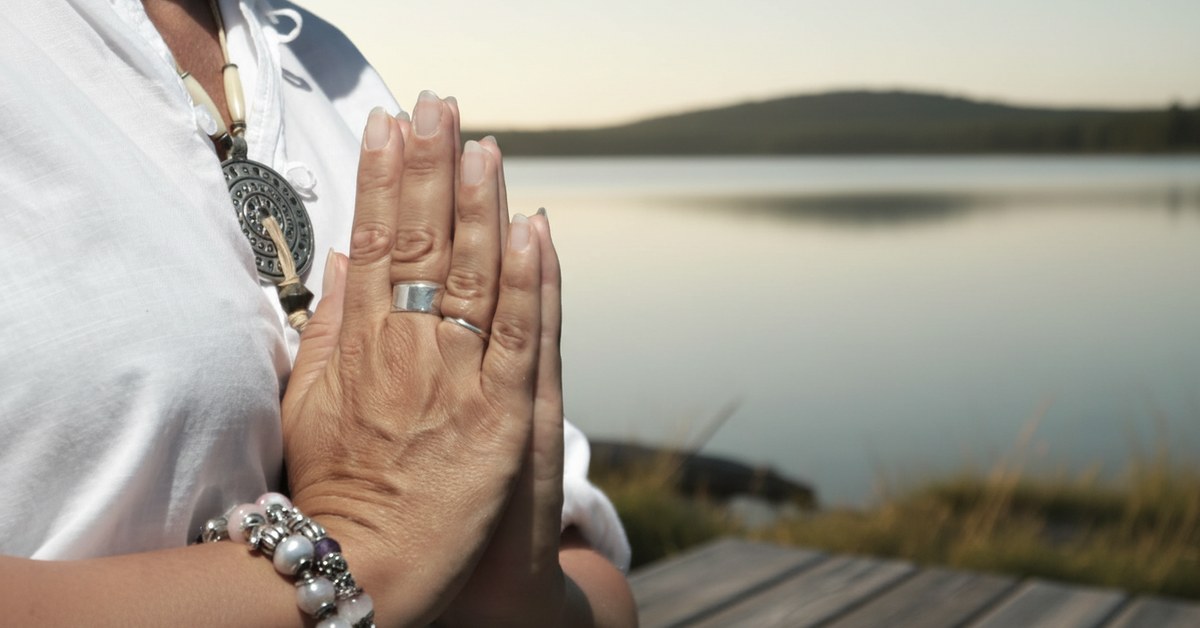 Namaste: het woord op je yogamok dat niemand durft uit te leggen