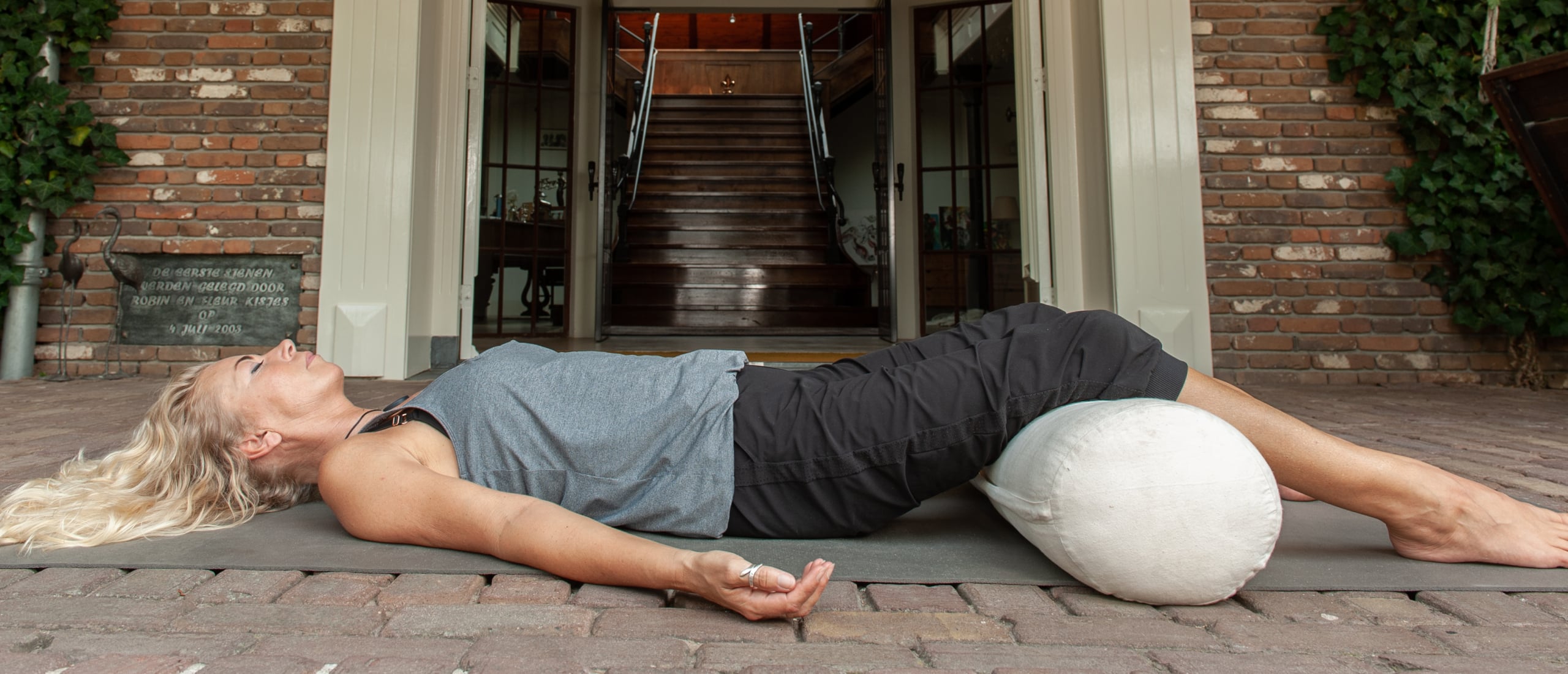 Yoga Nidra: Even schaamteloos niets doen (en nee, dat is géén grap)